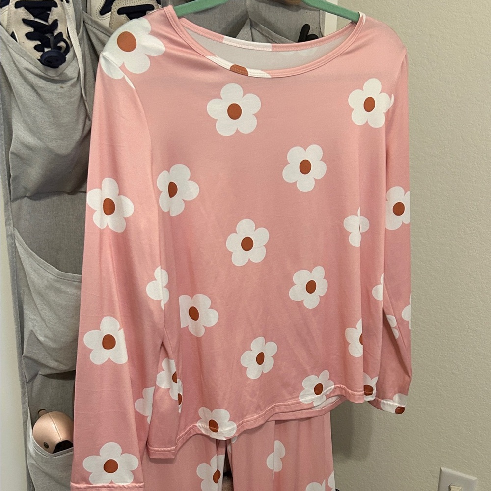 SHEIN Pink Floral Daisy Pajama Set - Picture 2 of 5